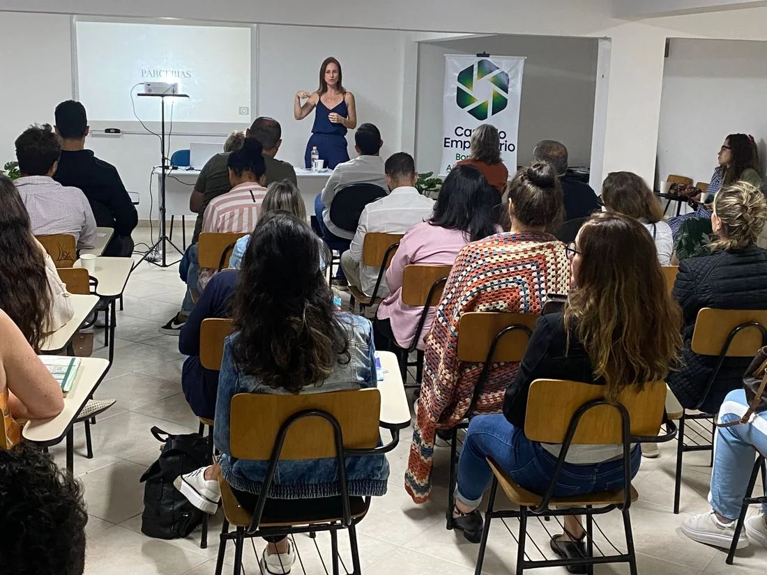 Andressa Ferreira em capacitação na Casa do Empresário Bombinhas